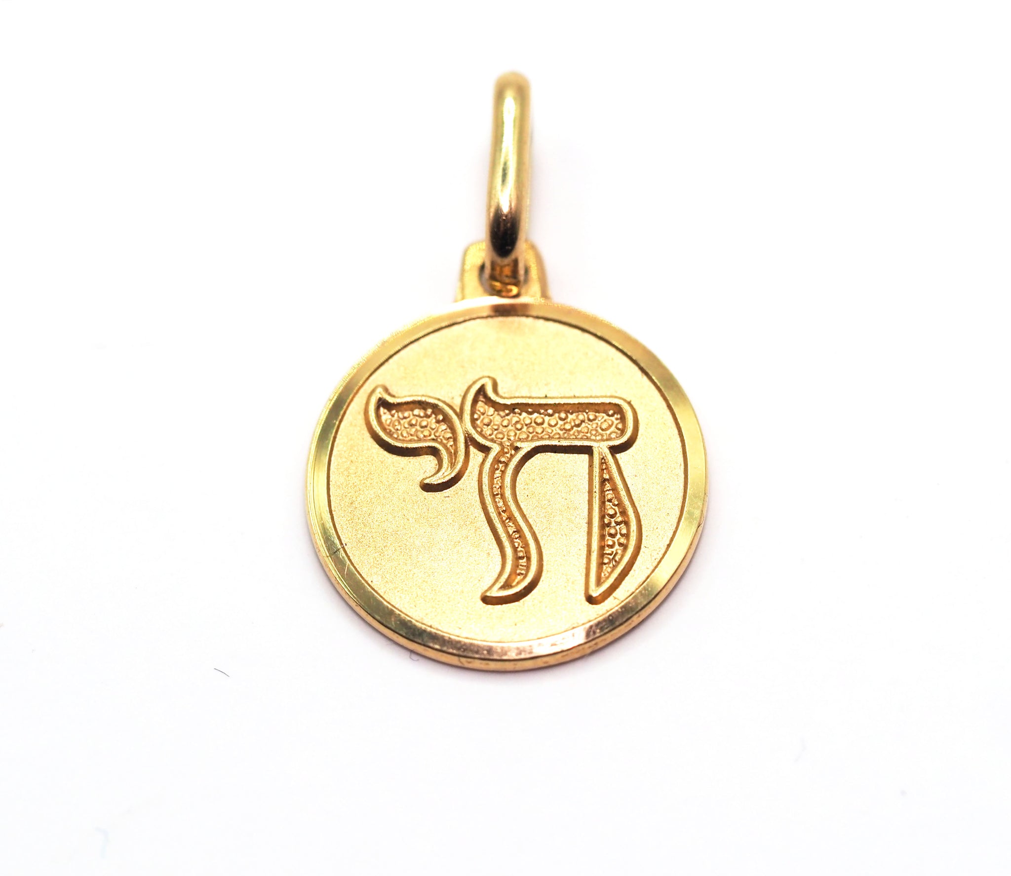 Textured Chai Life Circular Pendant 14KT Yellow Gold 0.50 Inch