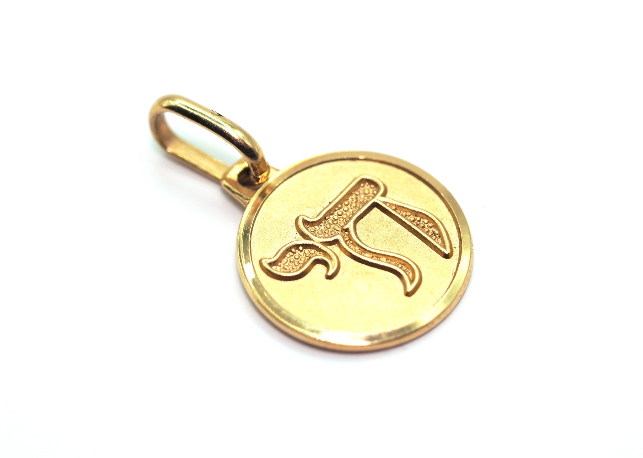 Textured Chai Life Circular Pendant 14KT Yellow Gold 0.50 Inch