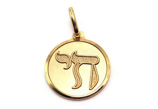 Textured Chai Life Circular Pendant 14KT Yellow Gold 0.60 Inch