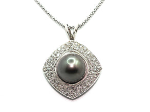 1.02 Ct White Gold Black Tahitian Pearl and Diamond Pavé Necklace 18 Kt