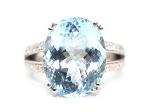 10.58 Ct Oval Aquamarine and Natural Diamond Ring 14Kt White Gold