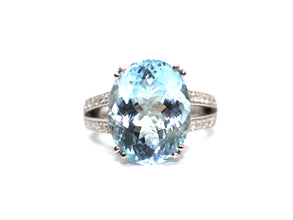 10.58 Ct Oval Aquamarine and Natural Diamond Ring 14Kt White Gold