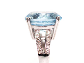 10.58 Ct Oval Aquamarine and Natural Diamond Ring 14Kt White Gold